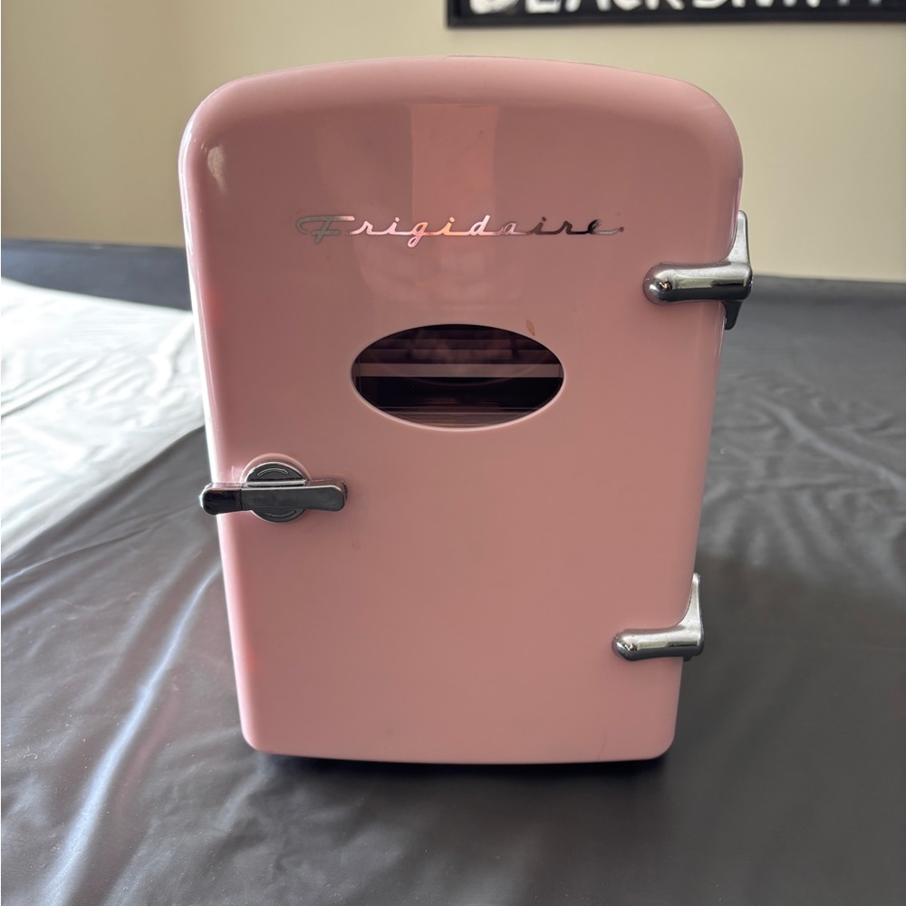 Frigidaire mini fridge